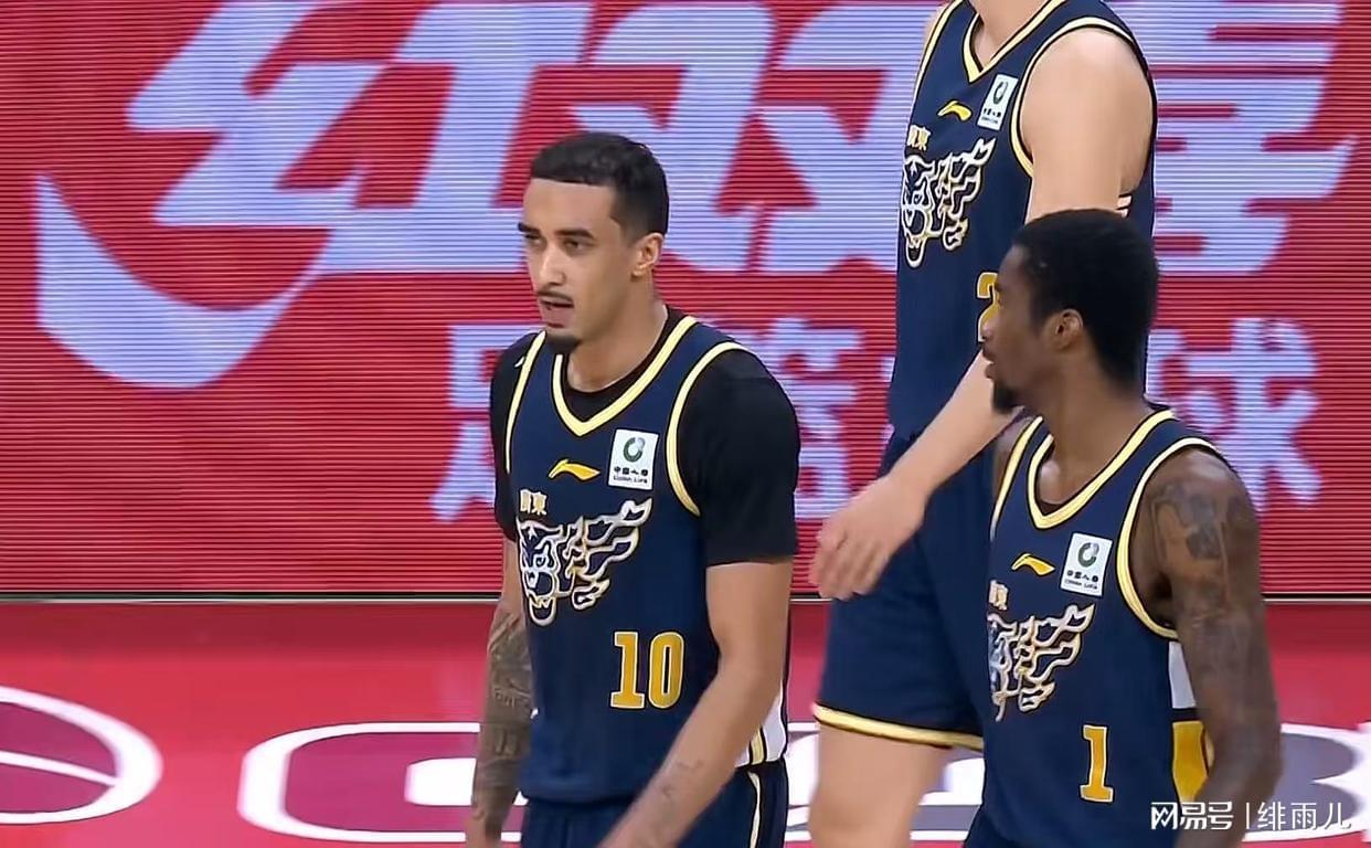 乐鱼体育官网-恭喜杜锋！广东队迎来内线补强机会，美国男篮主力中锋可能加盟？