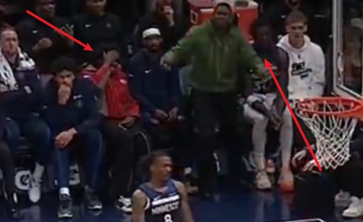 VIP注册-戈贝尔筐底放篮不进!场边麦丹无奈捂脸&华子直接站起无语摊手